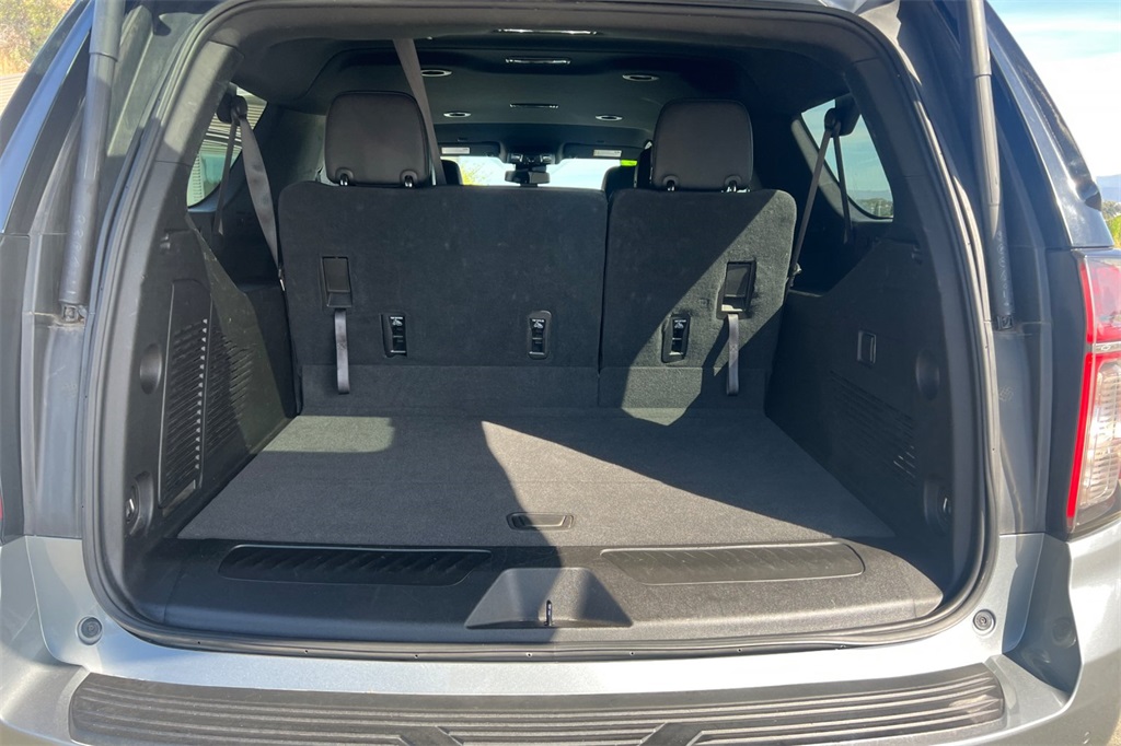 2023 Chevrolet Suburban LT photo 19