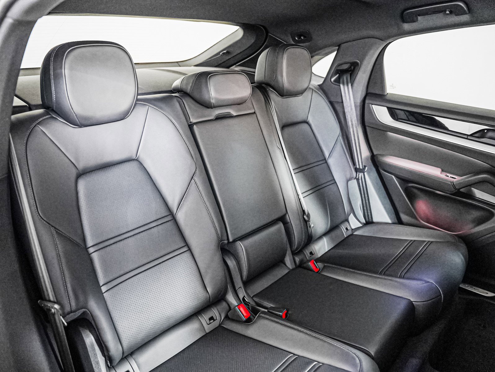 2025 Porsche Cayenne Coupe photo 6
