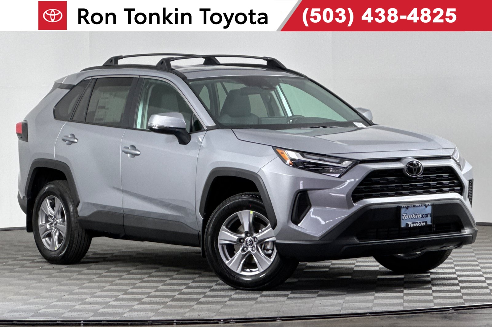 2025 Toyota RAV4 XLE's photo