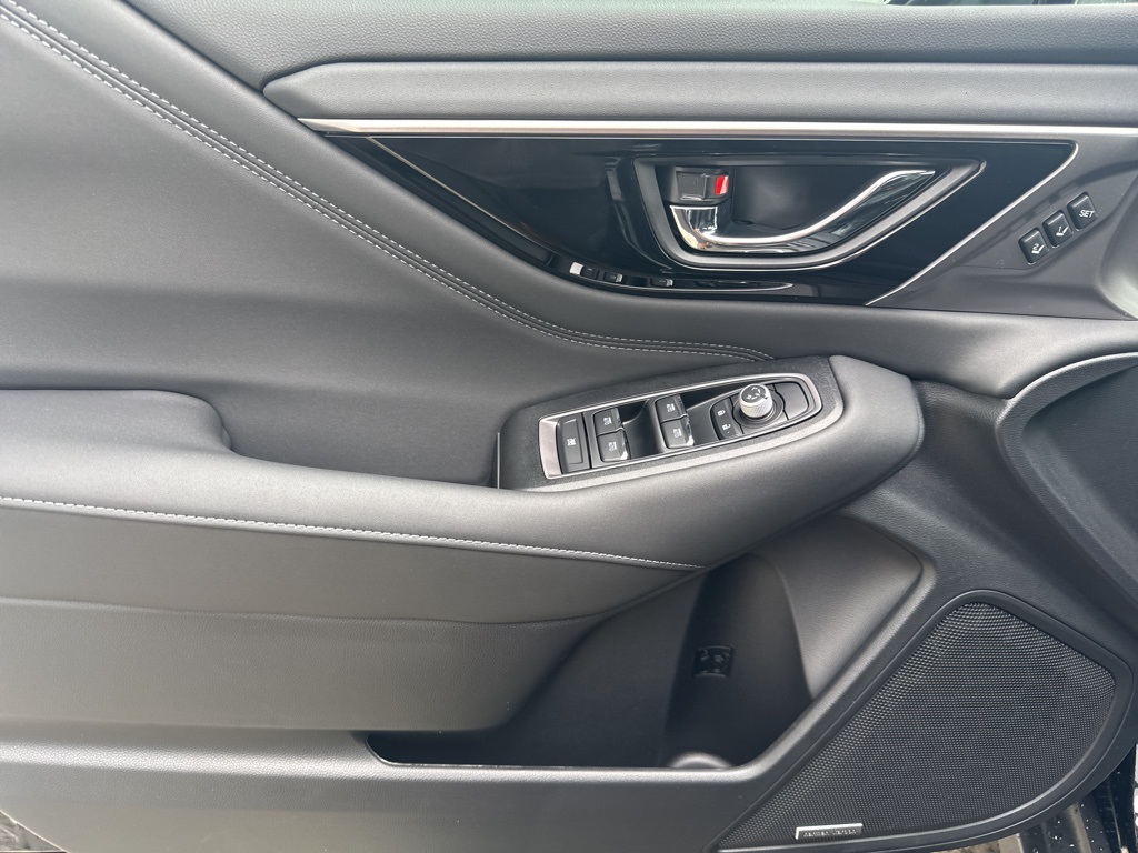 2025 Subaru Outback Limited XT photo 7