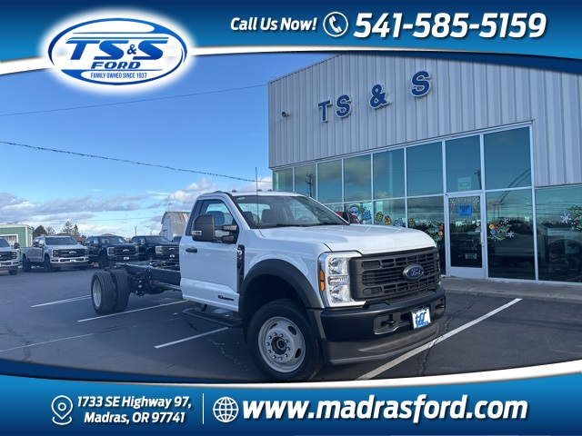 2026 Ford F-550 Super Duty Chassis Cab XL's photo