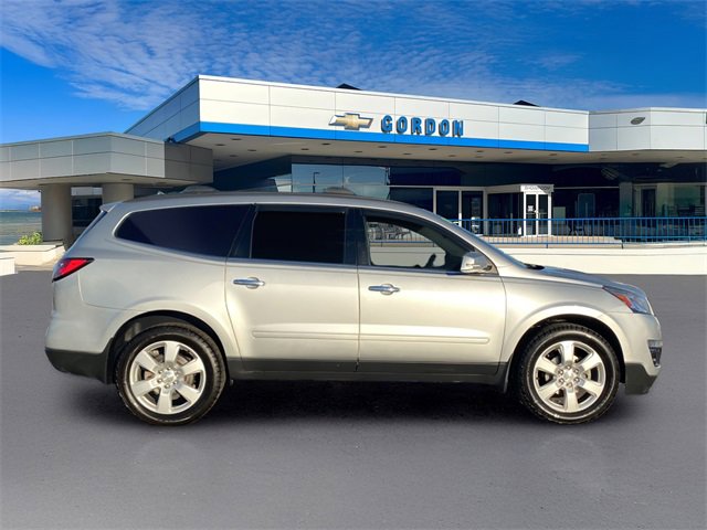 2017 Chevrolet Traverse 1LT photo 4