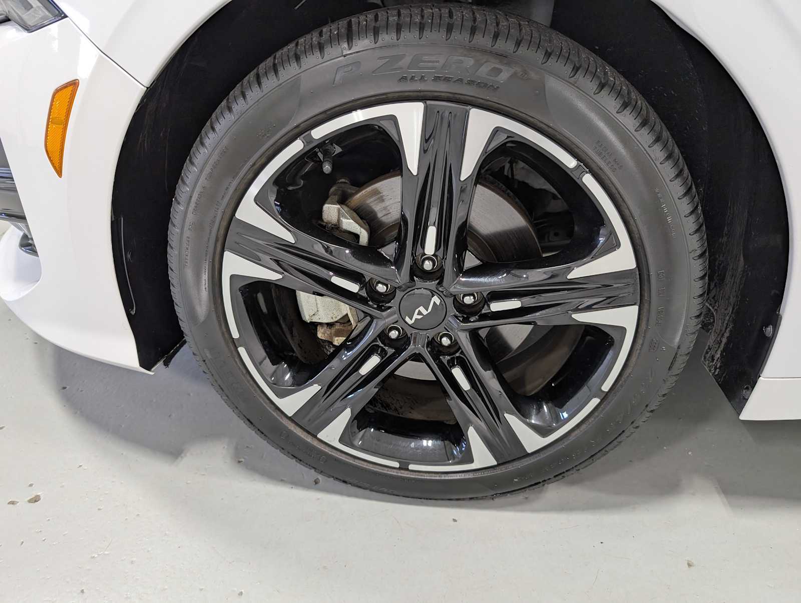 2024 Kia K5 GT-Line photo 2