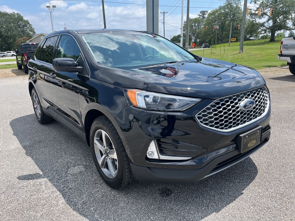 2024 Ford Edge SEL photo 3