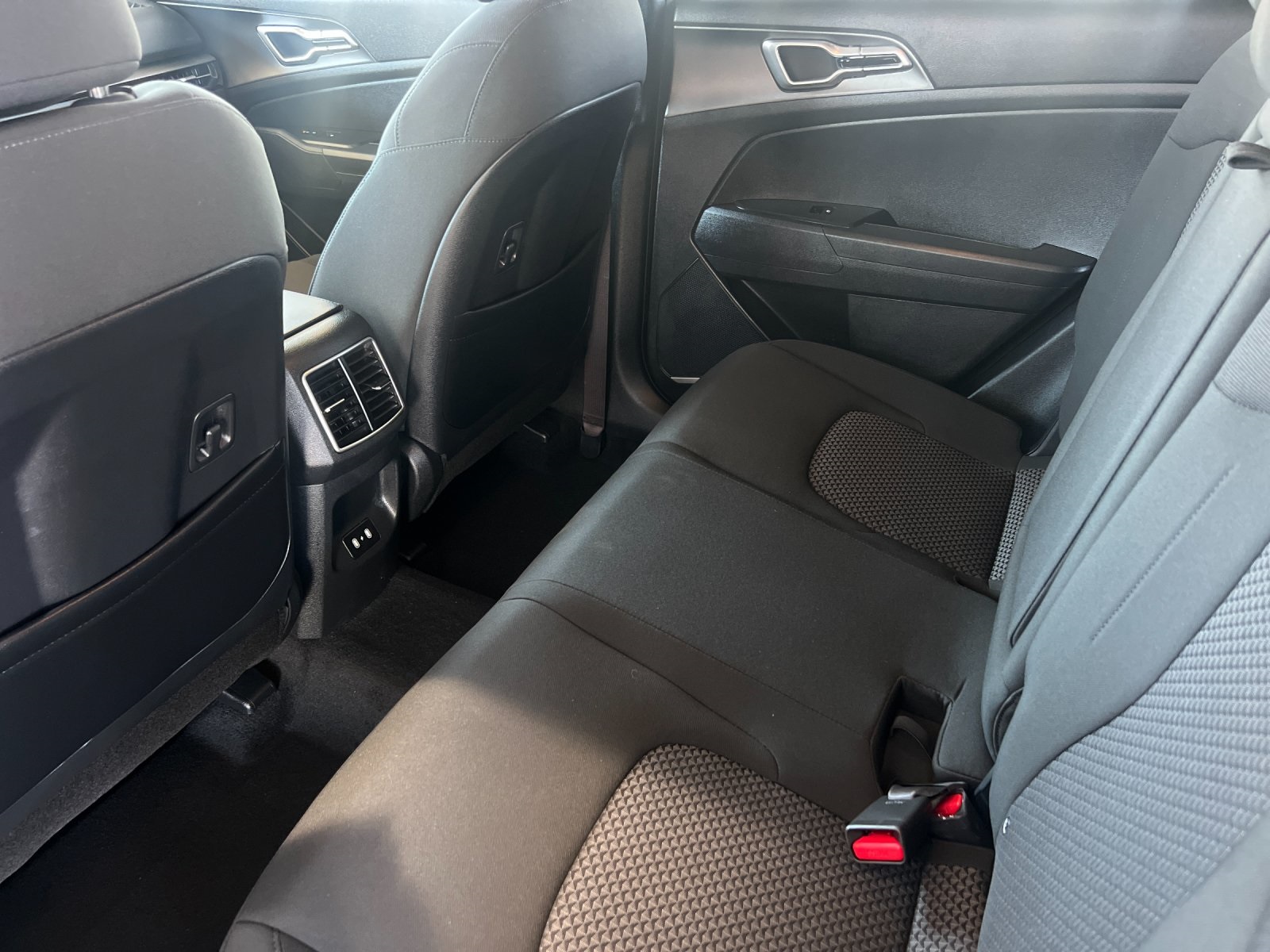 2026 Kia Sportage Hybrid S photo 11