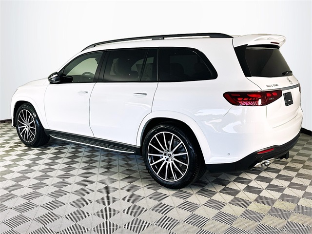 2026 Mercedes Benz GLS 580 4MATIC photo 2