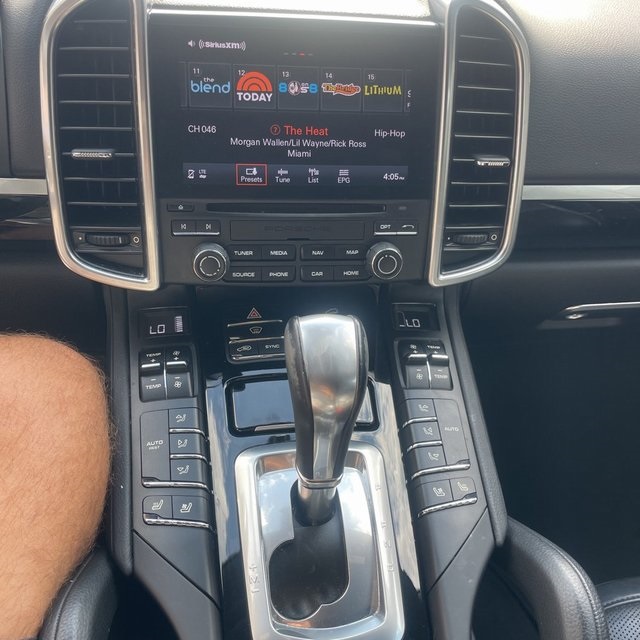 2018 Porsche Cayenne Platinum Edition photo 4