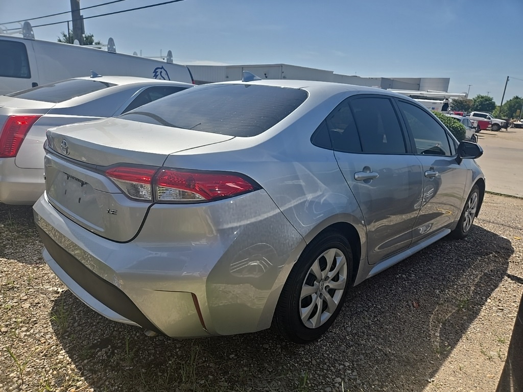 2022 Toyota Corolla LE photo 3