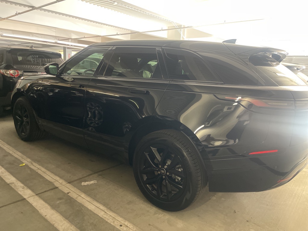 2025 Land Rover Range Rover SE photo 3