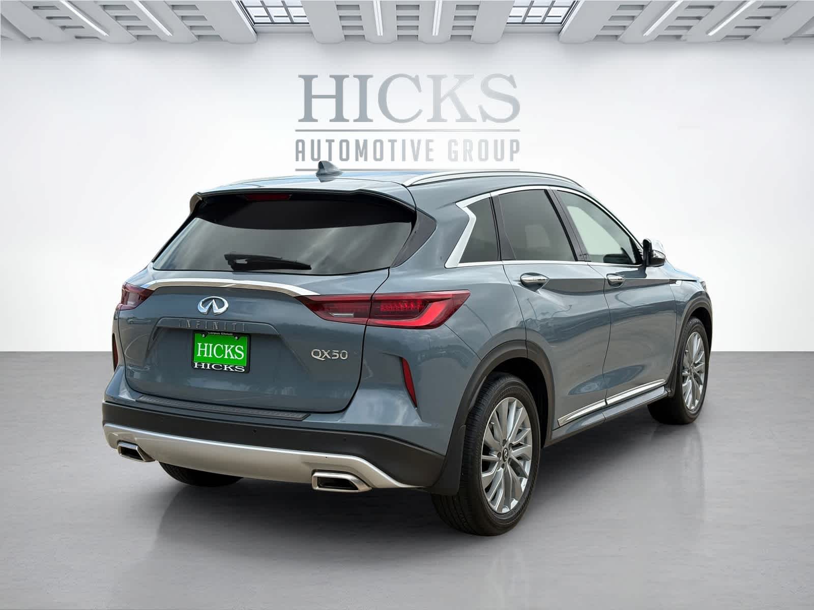 Used 2023 Slate Gray INFINITI LUXE image 5