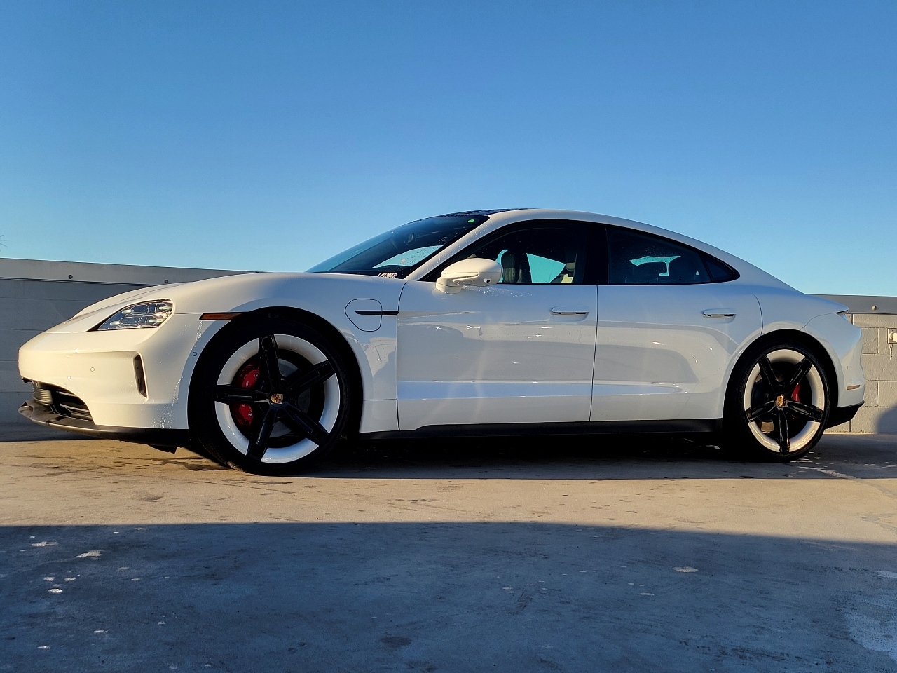 2025 Porsche Taycan 4S photo 2
