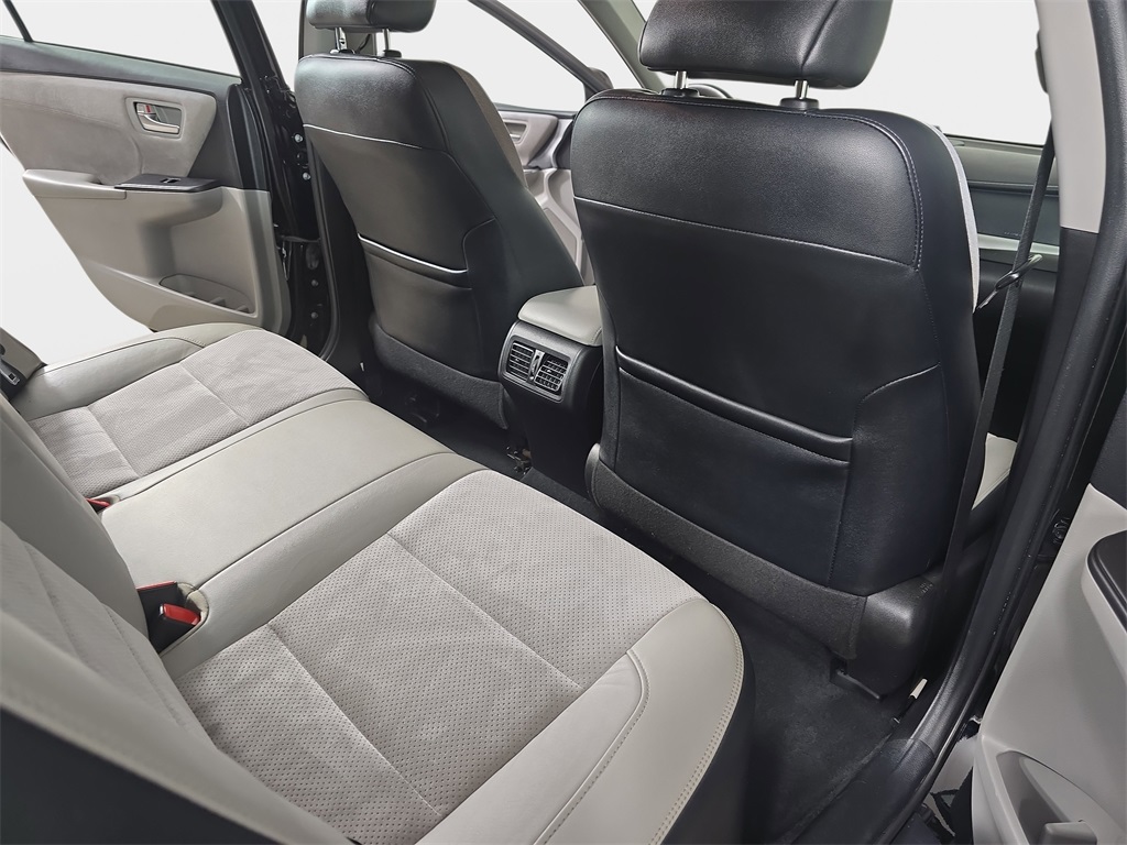2015 Toyota Camry XSE photo 9
