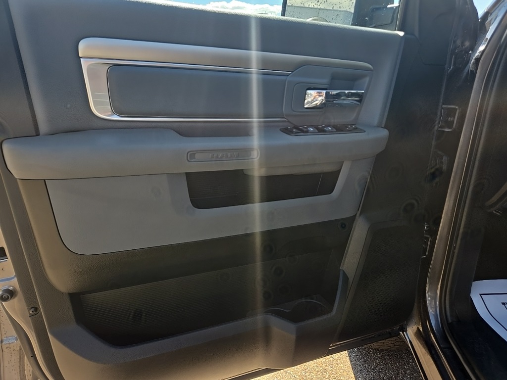 2019 Ram 1500 Classic Warlock photo 11