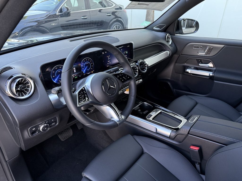 2025 Mercedes Benz EQB photo 9