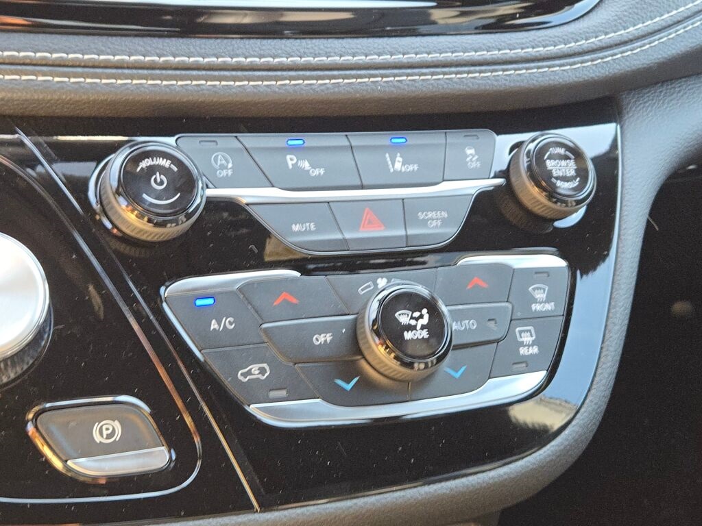2026 Chrysler Pacifica photo 24