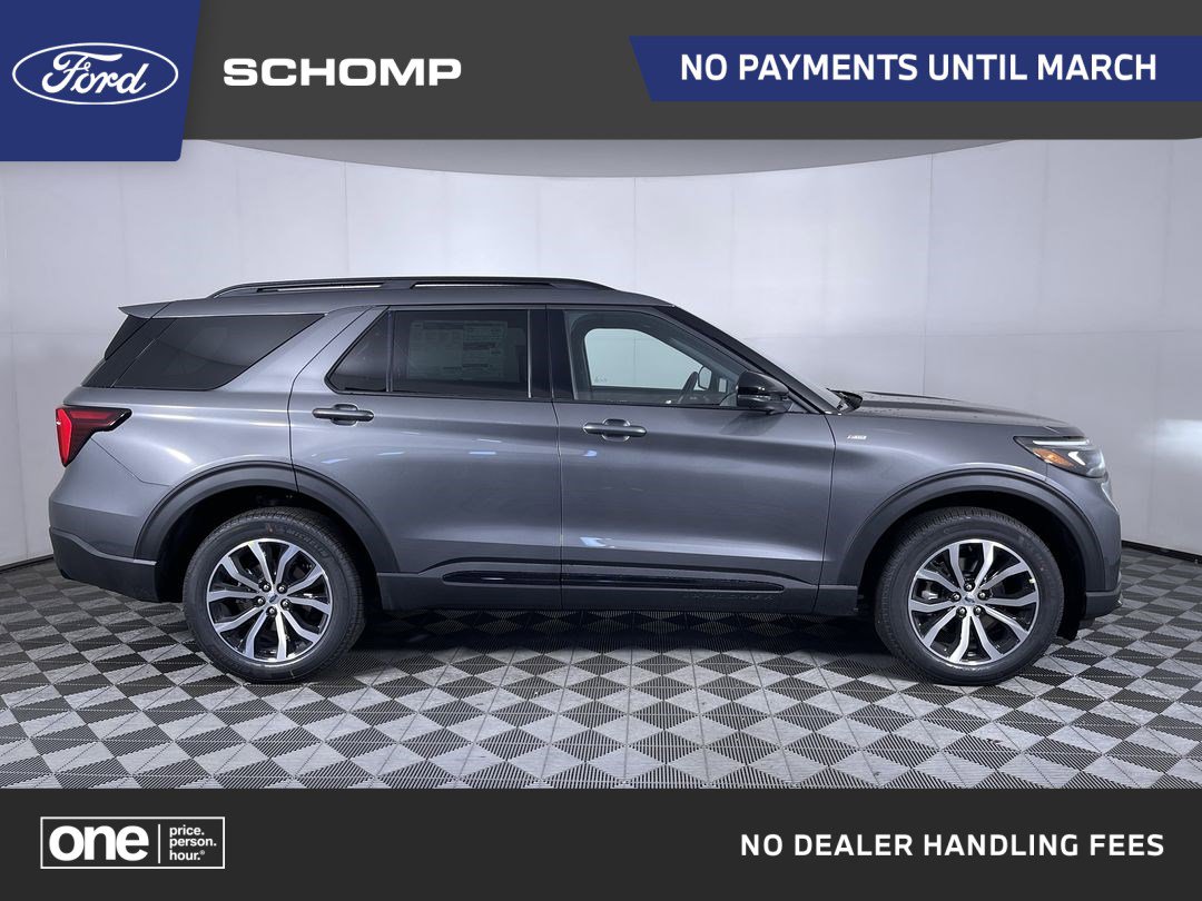 2025 Ford Explorer ST-LINE's photo