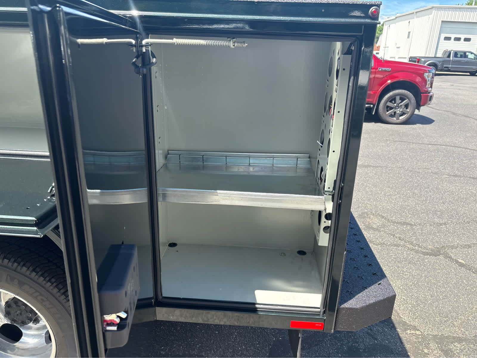 2025 Ford F-350 Super Duty Chassis Cab XLT - Photo 15