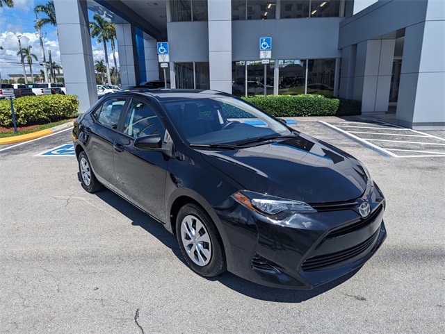 2017 Toyota Corolla L photo 2