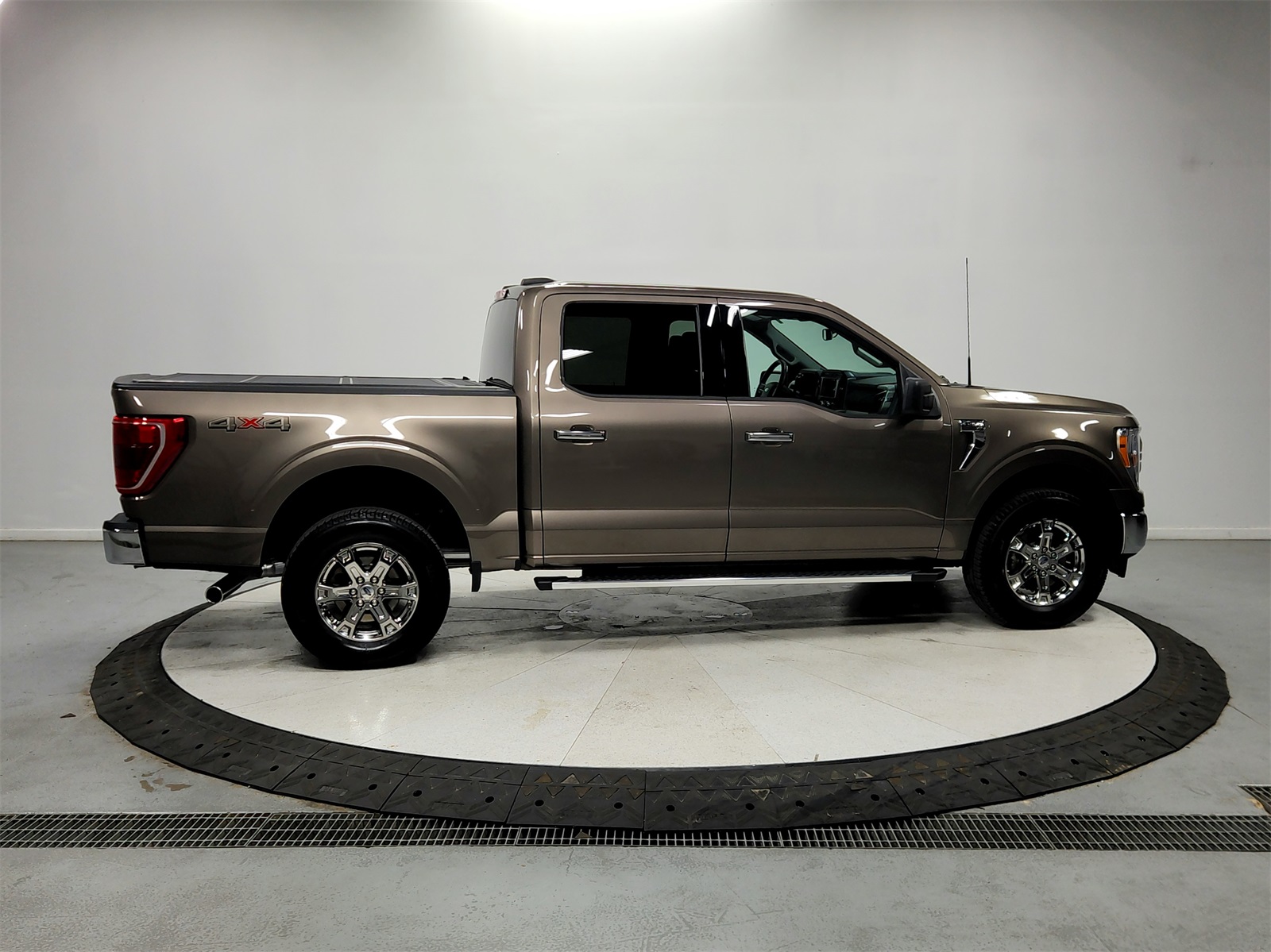 2023 Ford F-150 XLT photo 3