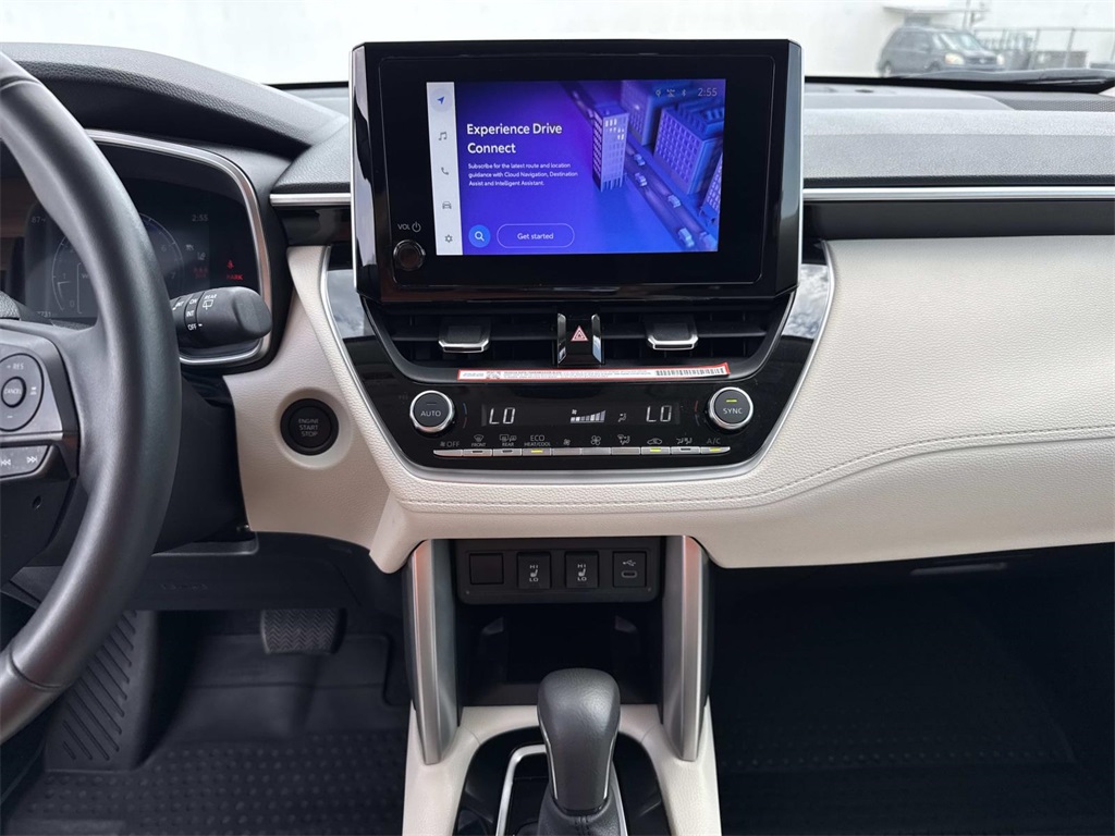 2024 Toyota Corolla Cross XLE photo 22