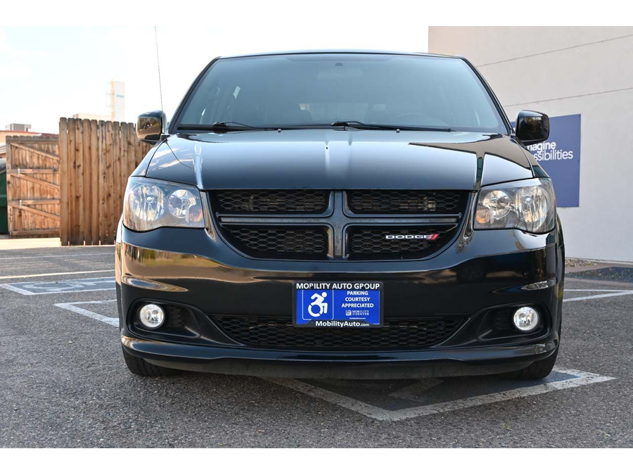 2015 Dodge Grand Caravan R/T photo 4
