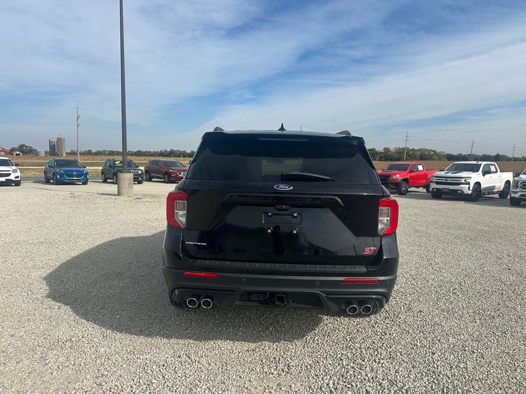2021 Ford Explorer ST photo 2