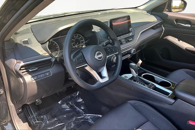 2024 Nissan Altima 2.5 SV photo 12