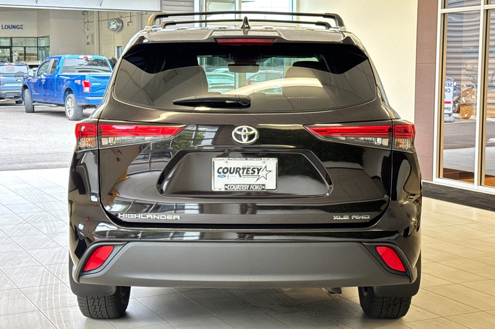2020 Toyota Highlander XLE photo 3