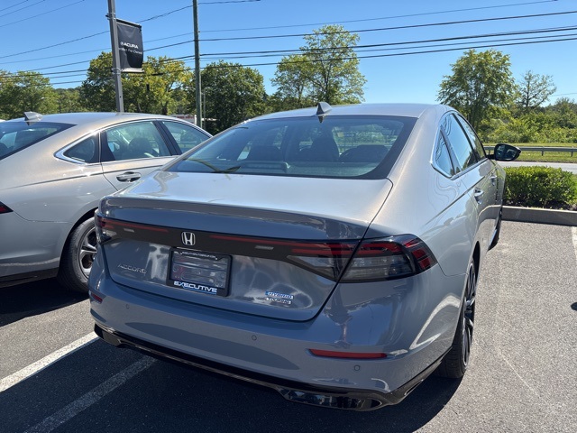 2024 Honda Accord Hybrid Touring photo 2