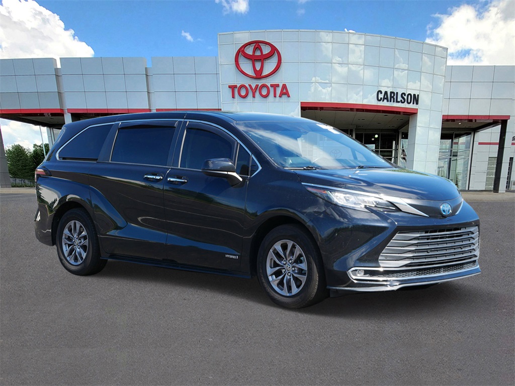 Used 2021 Toyota Sienna XLE with VIN 5TDYRKEC6MS018089 for sale in Minneapolis, Minnesota