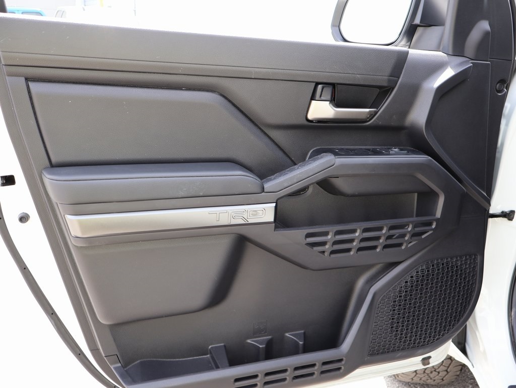 2025 Toyota Tacoma TRD Off-Road photo 17