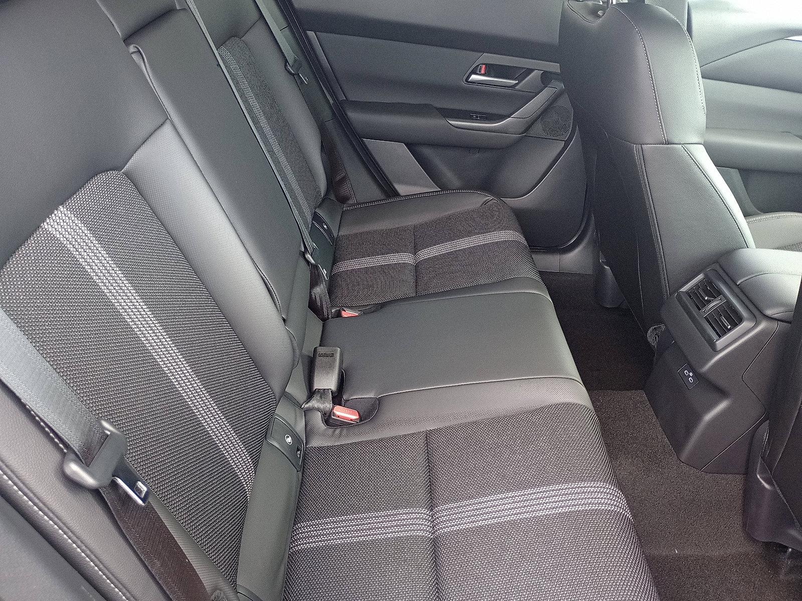 2025 Mazda CX-50 2.5 S Preferred photo 8