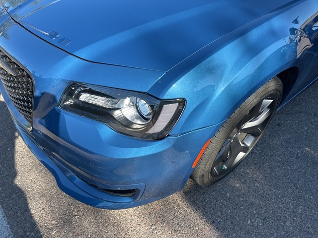 2023 Chrysler 300 Touring L photo 2