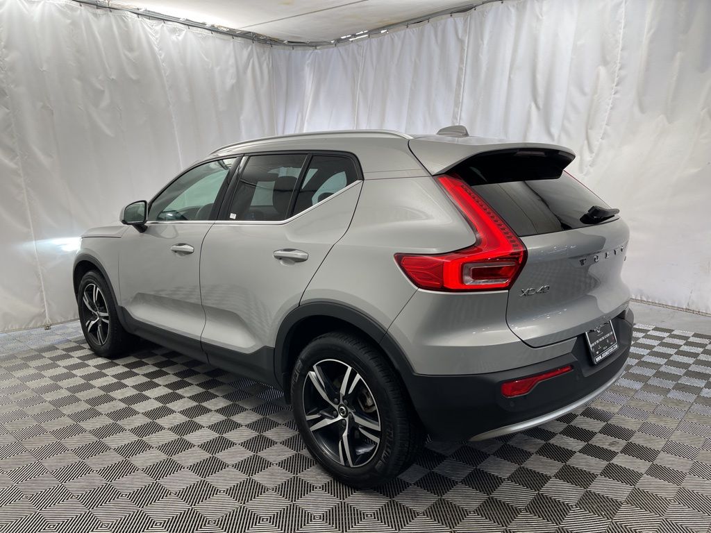 2024 Volvo XC40 Core photo 2