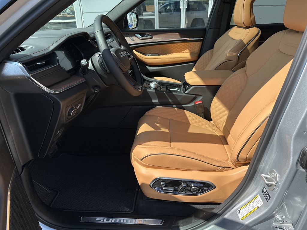 2025 Jeep Grand Cherokee L Summit photo 12