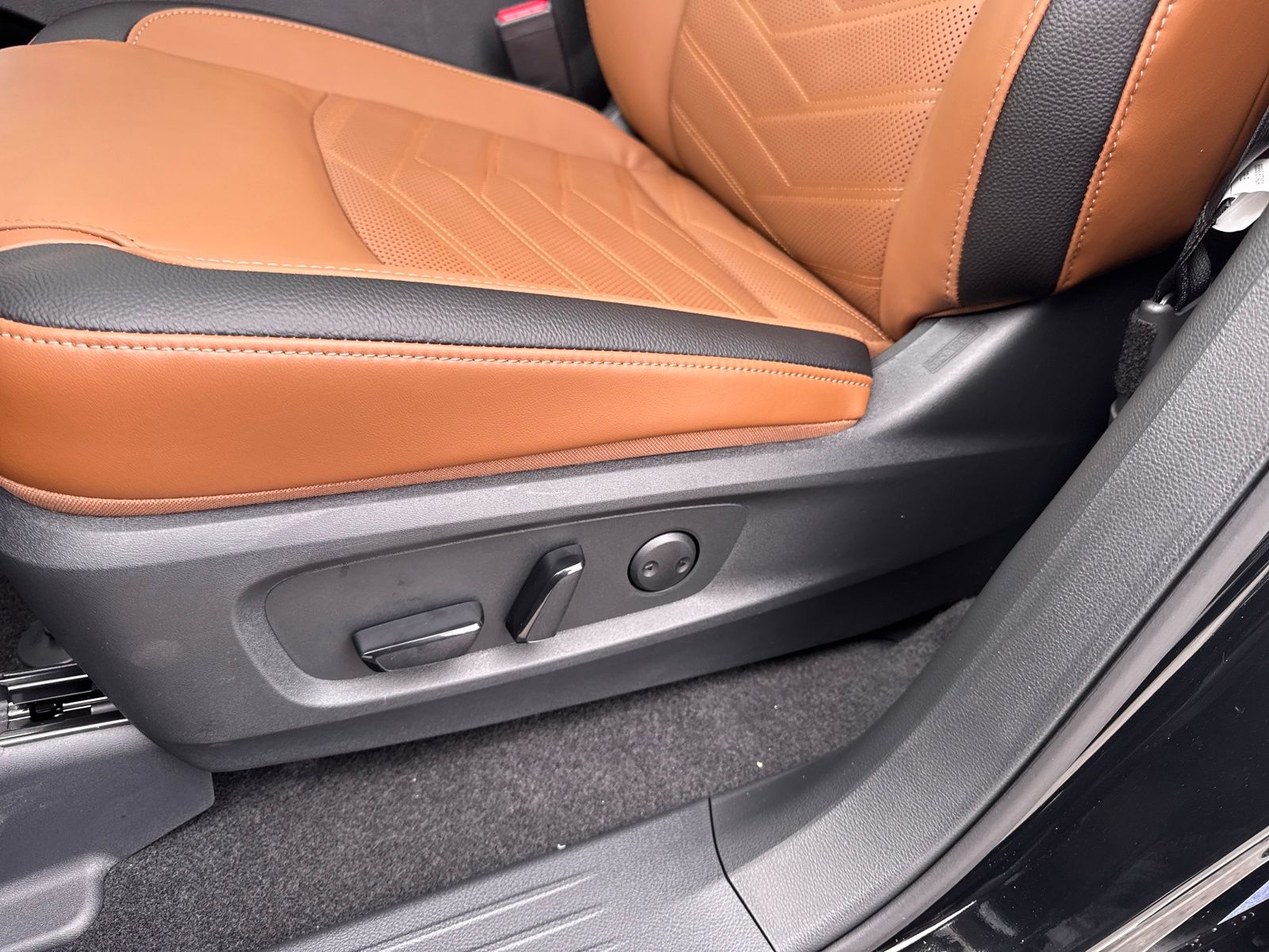 2025 Nissan Pathfinder Platinum photo 27