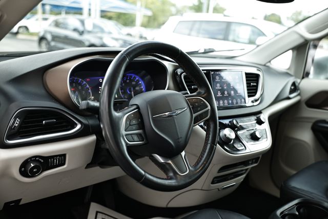 2019 Chrysler Pacifica Touring Plus photo 16