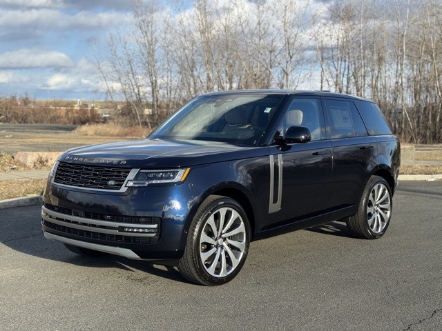 2025 Land Rover Range Rover SE's photo