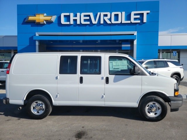 2024 Chevrolet Express 2500 Work Van photo 3