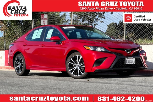 2020 Toyota Camry SE's photo