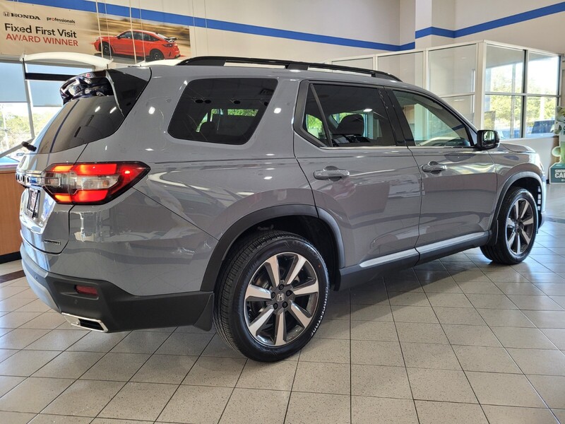 2025 Honda Pilot Touring photo 4