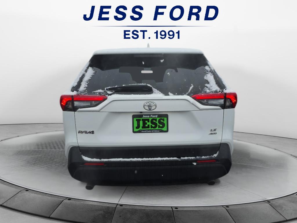 2024 Toyota RAV4 LE photo 3