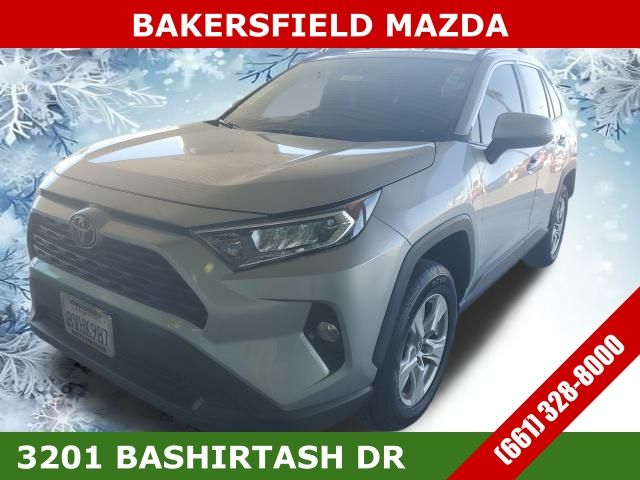 2021 Toyota RAV4 XLE's photo