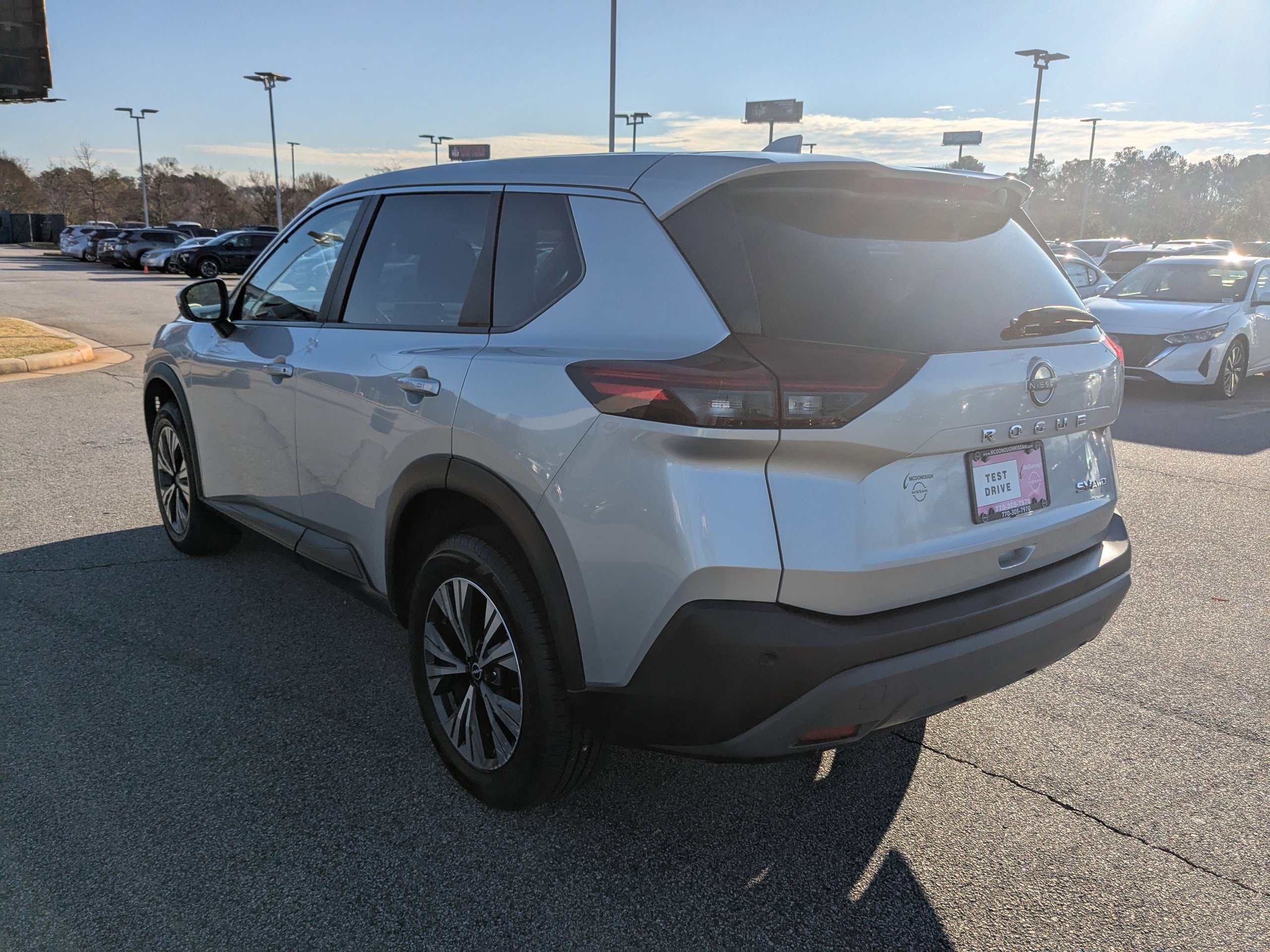 2023 Nissan Rogue SV photo 3