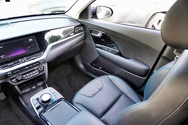 Used 2022 Gray Kia EX Premium image 22