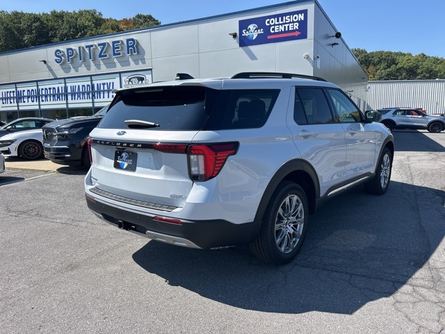 2025 Ford Explorer photo 4