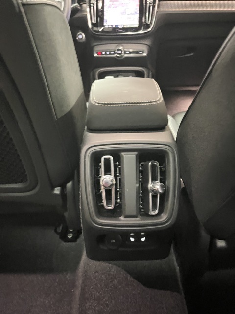 2025 Volvo XC40 Plus photo 22