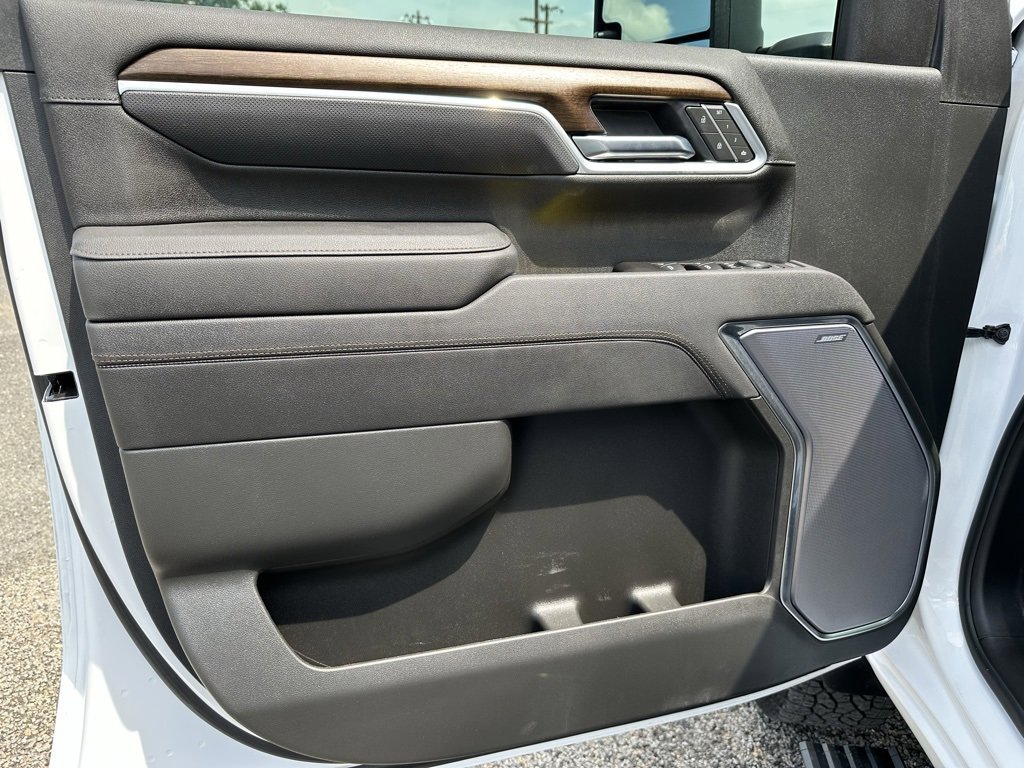 2025 Chevrolet Silverado 2500HD High Country photo 25
