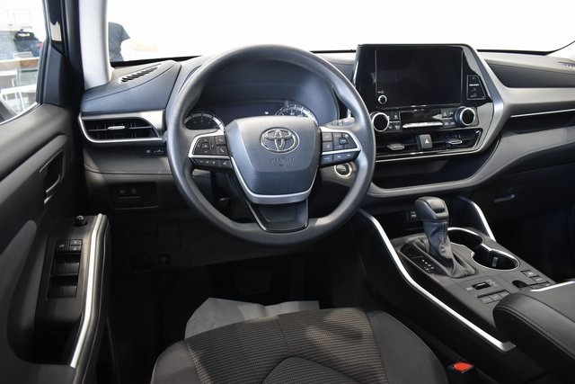 2024 Toyota Highlander LE photo 14