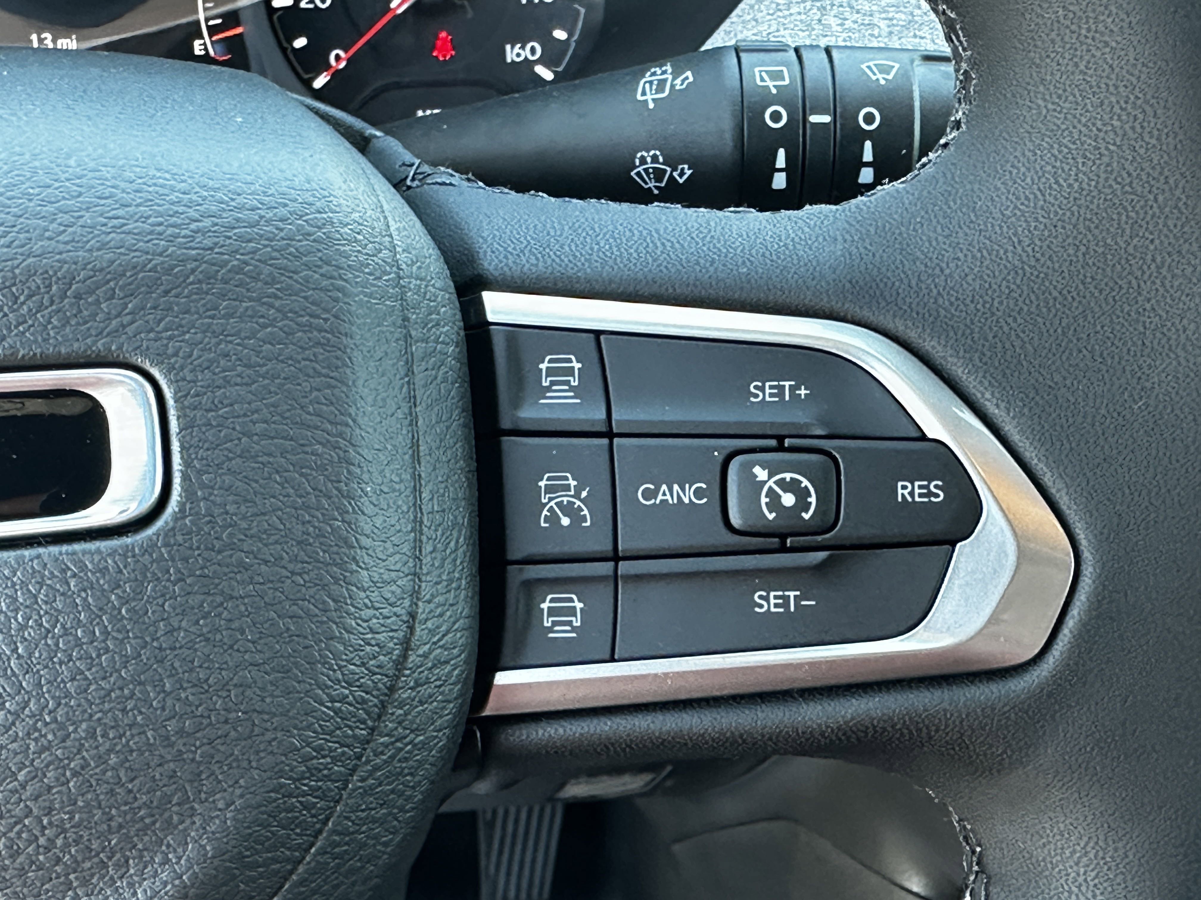 2025 Jeep Compass Latitude photo 4